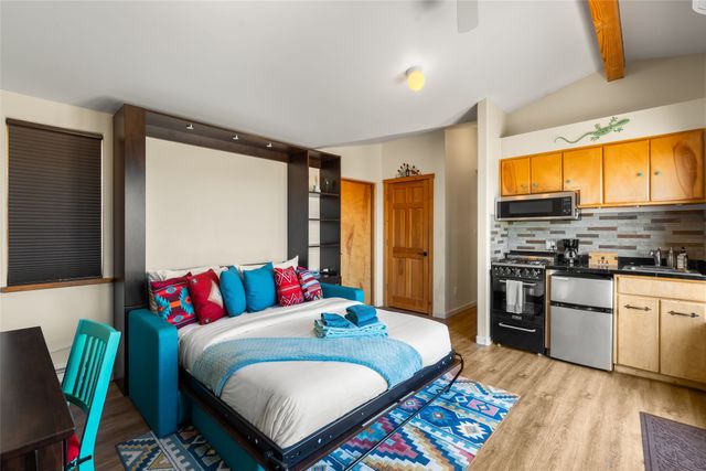 10 Prairie Vista Road, Santa Fe, NM 87508