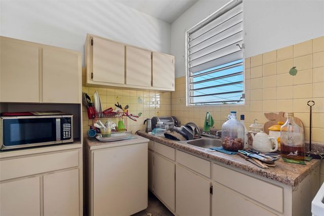 H4 CALLE CAOBA, Carolina, PR 00984