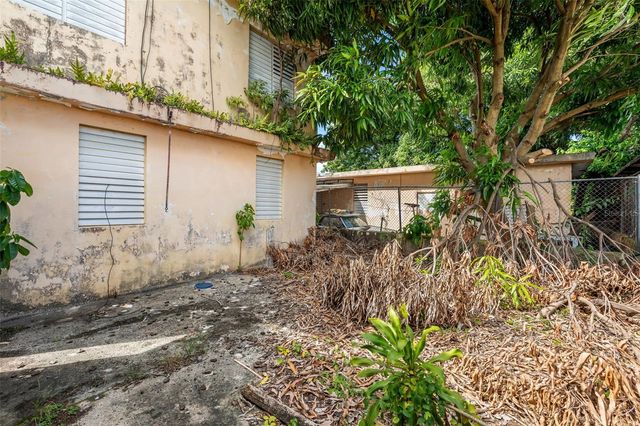 H4 CALLE CAOBA, Carolina, PR 00984