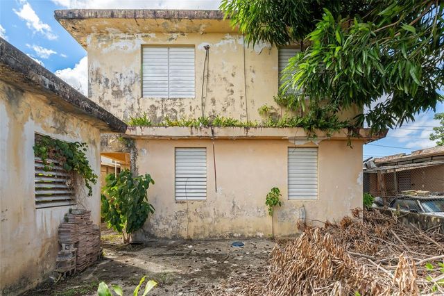 H4 CALLE CAOBA, Carolina, PR 00984