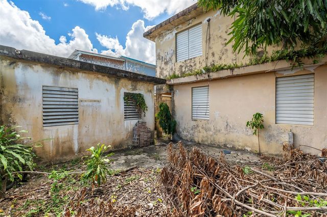 H4 CALLE CAOBA, Carolina, PR 00984