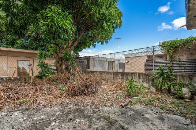 H4 CALLE CAOBA, Carolina, PR 00984