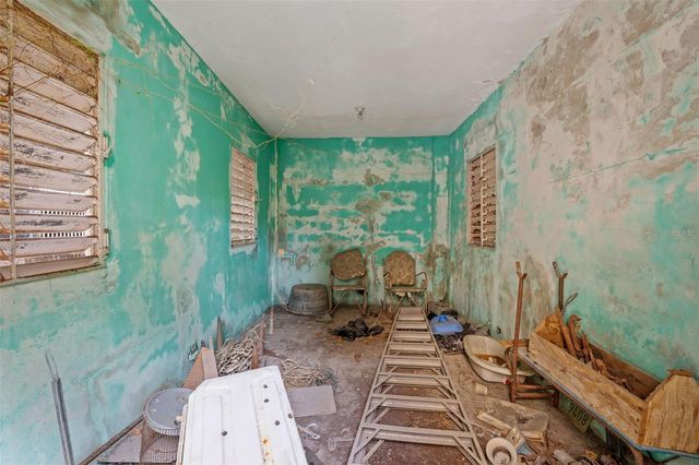 H4 CALLE CAOBA, Carolina, PR 00984