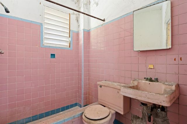 H4 CALLE CAOBA, Carolina, PR 00984