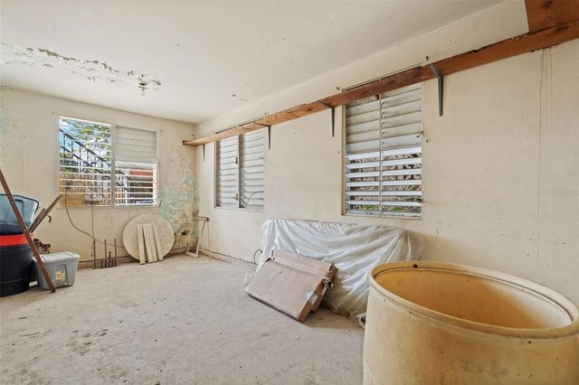 H4 CALLE CAOBA, Carolina, PR 00984