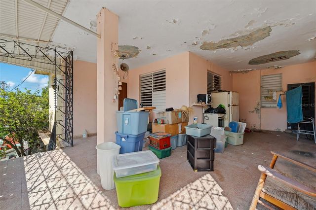 H4 CALLE CAOBA, Carolina, PR 00984