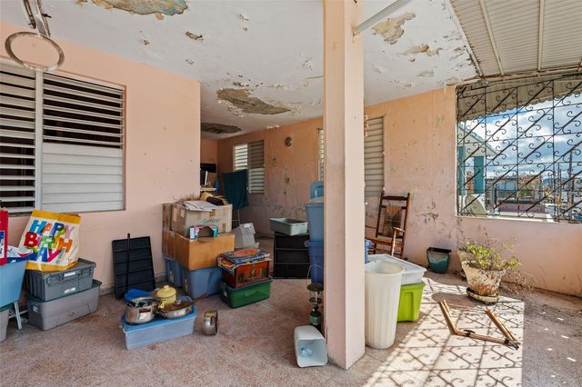 H4 CALLE CAOBA, Carolina, PR 00984