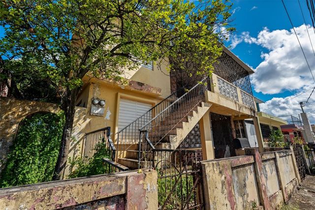 H4 CALLE CAOBA, Carolina, PR 00984