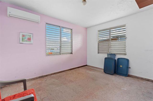 H4 CALLE CAOBA, Carolina, PR 00984