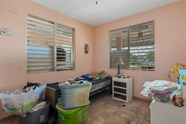 H4 CALLE CAOBA, Carolina, PR 00984