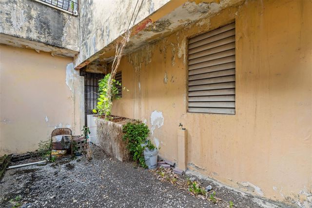 H4 CALLE CAOBA, Carolina, PR 00984