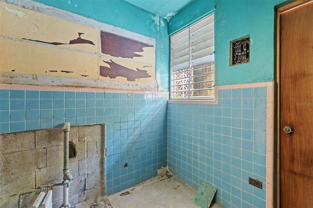 H4 CALLE CAOBA, Carolina, PR 00984