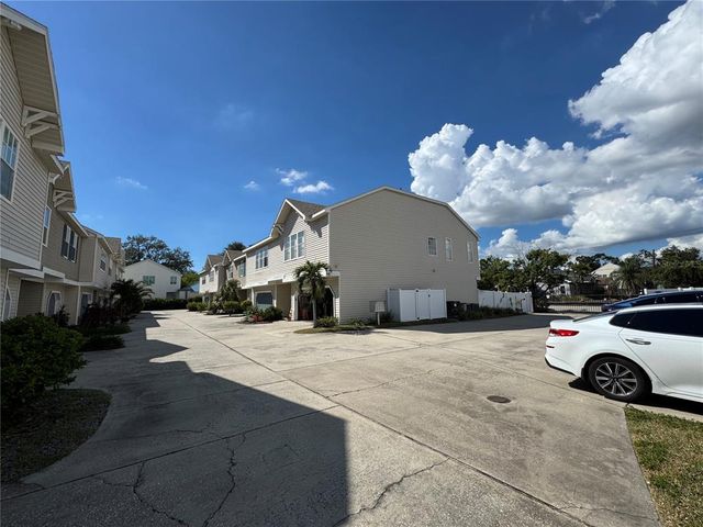 2900 W AZEELE STREET M, Tampa, FL 33609