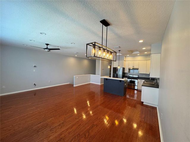 2900 W AZEELE STREET M, Tampa, FL 33609
