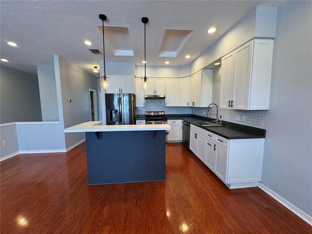 2900 W AZEELE STREET M, Tampa, FL 33609
