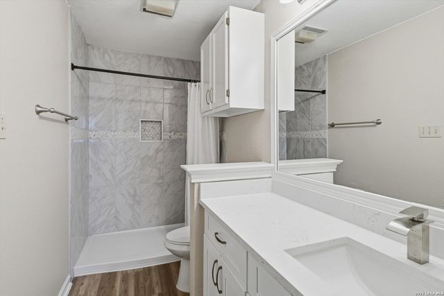 1256 Cougar Dr Apt 6, Canyon Lake, TX 78133