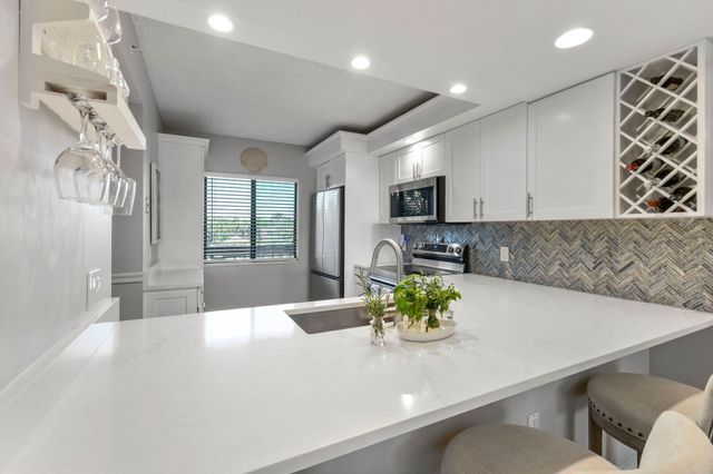 601 Seafarer Circle 304, Jupiter, FL 33477