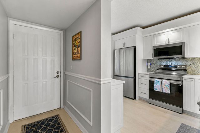 601 Seafarer Circle 304, Jupiter, FL 33477