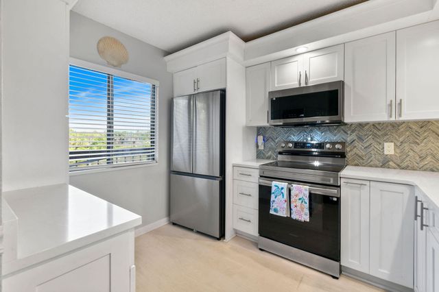 601 Seafarer Circle 304, Jupiter, FL 33477