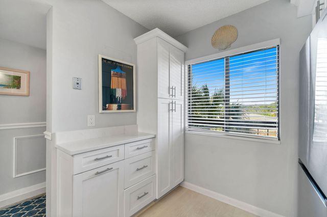 601 Seafarer Circle 304, Jupiter, FL 33477