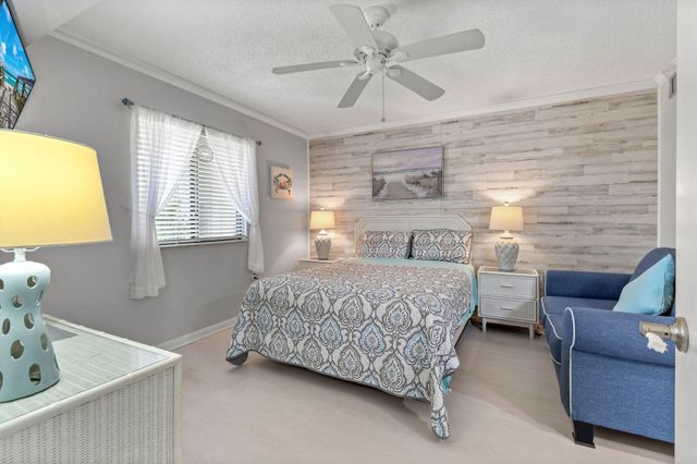 601 Seafarer Circle 304, Jupiter, FL 33477