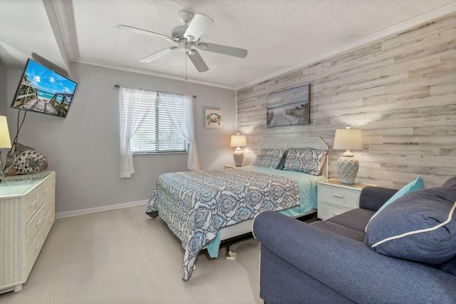 601 Seafarer Circle 304, Jupiter, FL 33477