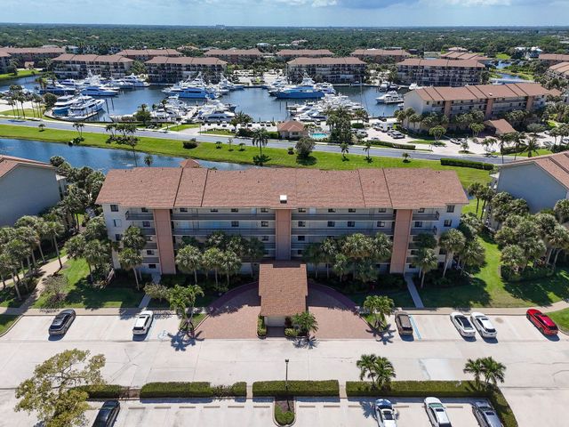 601 Seafarer Circle 304, Jupiter, FL 33477