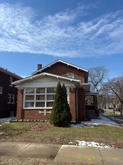 8204 S Champlain Avenue, Chicago, IL 60619