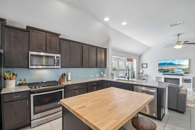 417 Kirkhill ST, Hutto, TX 78634