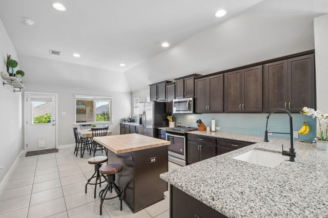 417 Kirkhill ST, Hutto, TX 78634