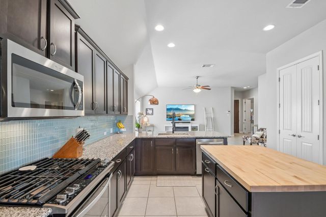 417 Kirkhill ST, Hutto, TX 78634