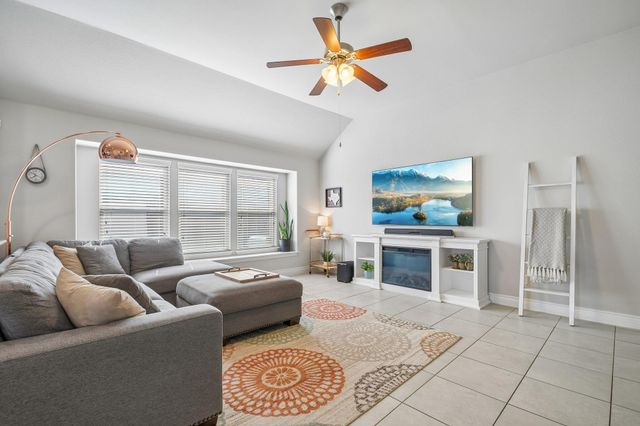 417 Kirkhill ST, Hutto, TX 78634