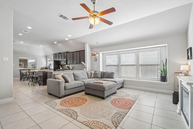 417 Kirkhill ST, Hutto, TX 78634