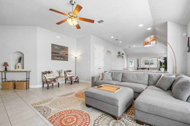 417 Kirkhill ST, Hutto, TX 78634