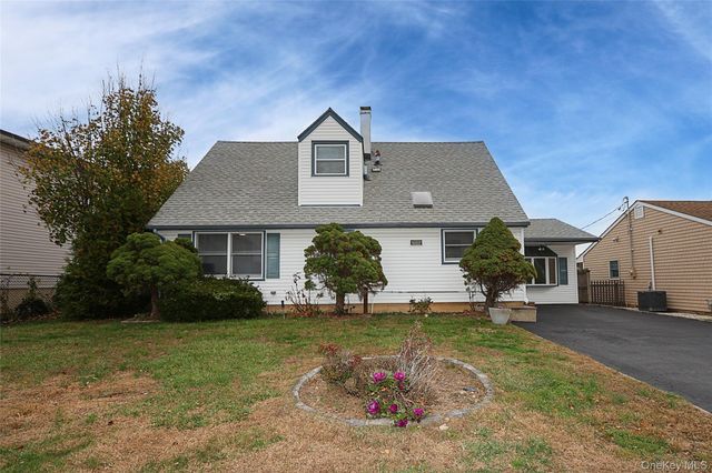 49 East Avenue, Glen Cove, NY 11542