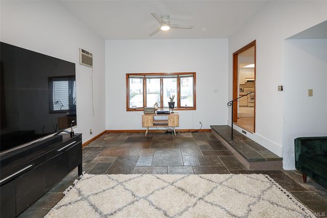 49 East Avenue, Glen Cove, NY 11542