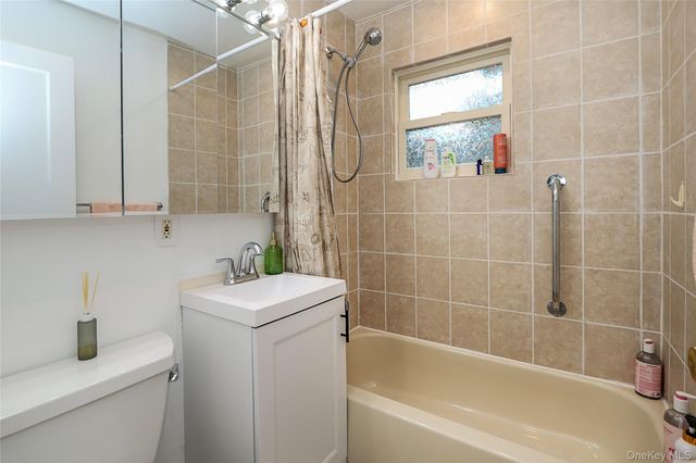 49 East Avenue, Glen Cove, NY 11542