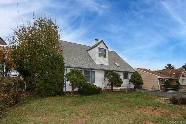 49 East Avenue, Glen Cove, NY 11542