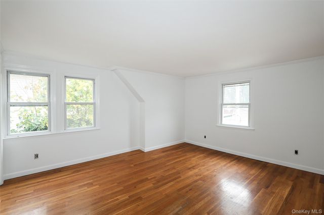 49 East Avenue, Glen Cove, NY 11542