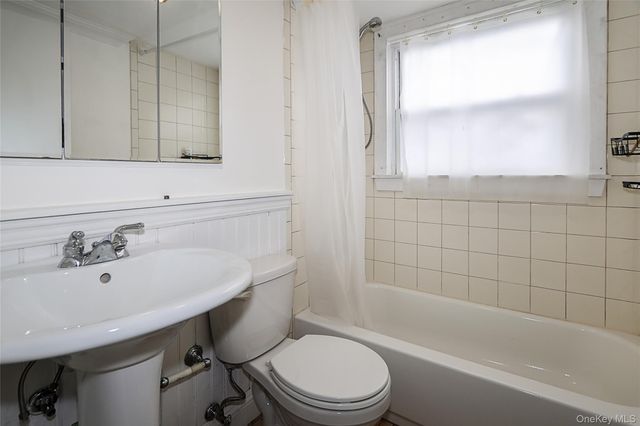 49 East Avenue, Glen Cove, NY 11542