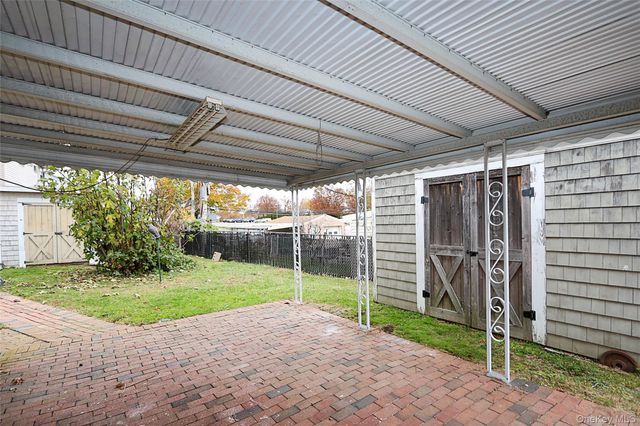 49 East Avenue, Glen Cove, NY 11542