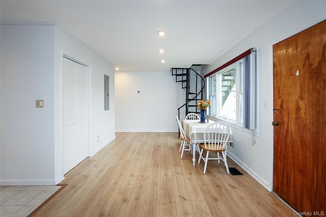 49 East Avenue, Glen Cove, NY 11542