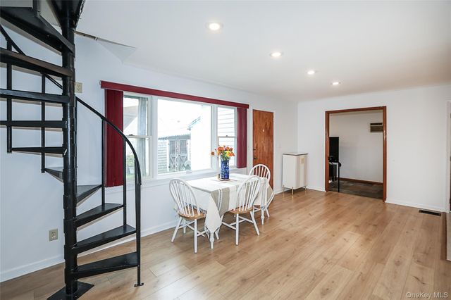 49 East Avenue, Glen Cove, NY 11542