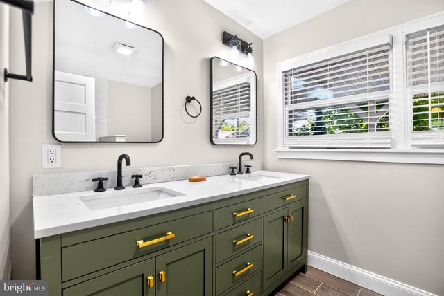 301 N LAKESHORE DRIVE N, Browns Mills, NJ 08015