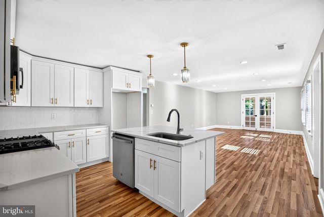 301 N LAKESHORE DRIVE N, Browns Mills, NJ 08015