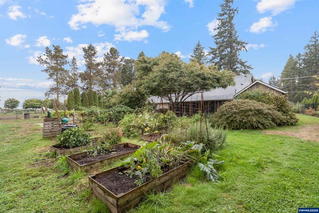 16326 Butteville Rd NE, Woodburn, OR 97071