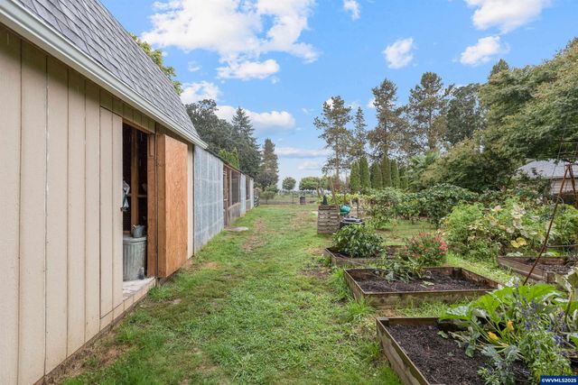 16326 Butteville Rd NE, Woodburn, OR 97071