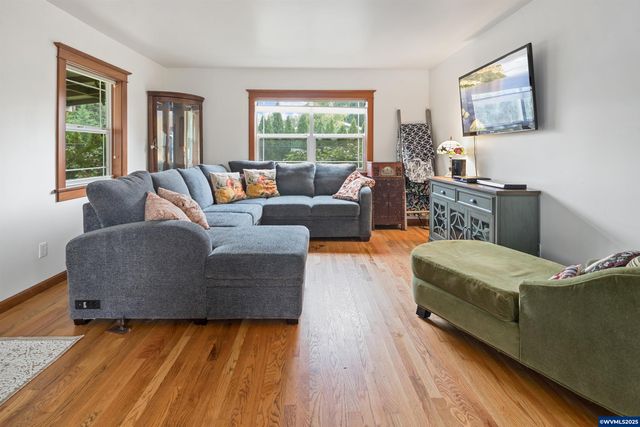 16326 Butteville Rd NE, Woodburn, OR 97071