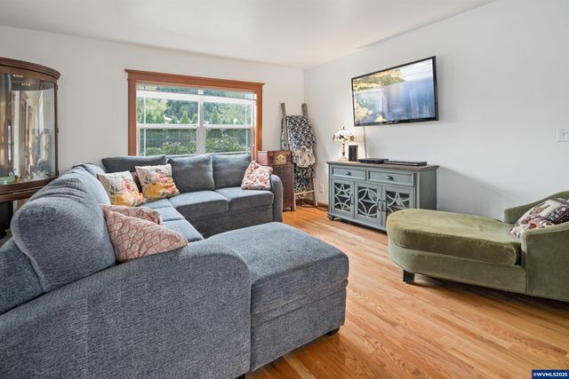 16326 Butteville Rd NE, Woodburn, OR 97071