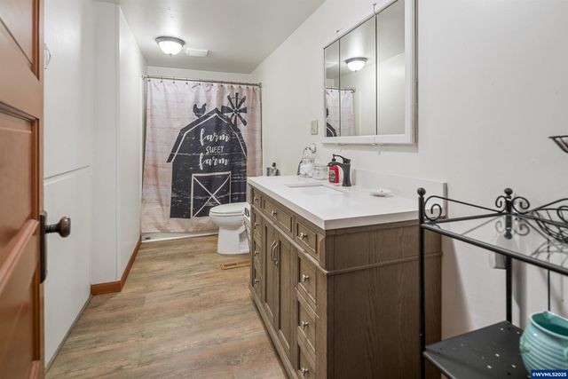 16326 Butteville Rd NE, Woodburn, OR 97071